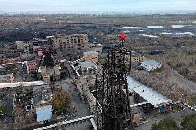 Při požáru uhelného dolu v Kazachstánu zahynulo 32 horníků. Další se pohřešují
