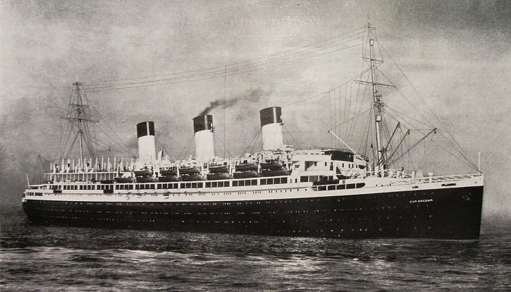 Loď Cap Arcona se plavila po mořích od roku 1927, dne 3. května 1945 se stala obětí náletu