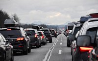 Kolona automobilů na dálnici - ilustrační foto