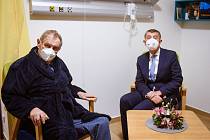 Premiér v demisi Andrej Babiš navštívil v nemocnici prezidenta Miloše Zemana