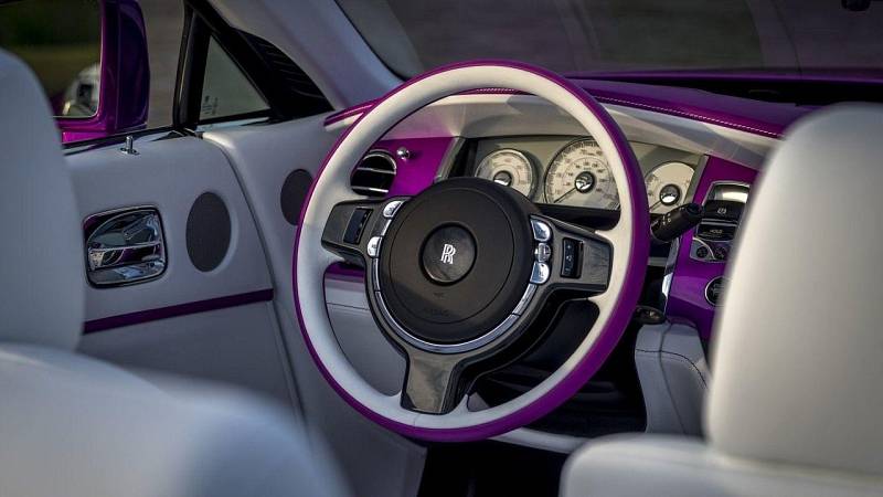 Rolls-Royce Dawn Fuxia.