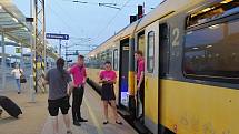 Čeští turisté už ve třetí sezoně vyjeli přímým vlakovým spojením do Chorvatska. První souprava byla vyprodaná. Zastavila i v Rijece. Dopravce Regiojet už na léto prodal zhruba padesát tisíc jízdenek.