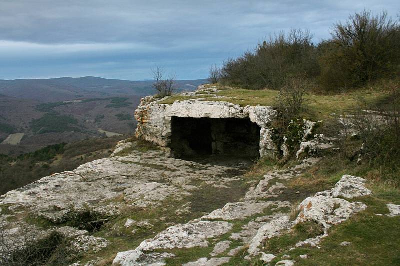 Zbytky vojenského opevěnní Krymu z 2. světové války