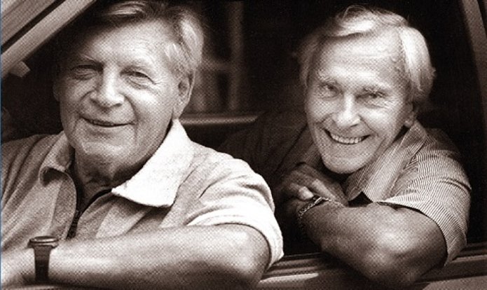Jiří Hanzelka (vlevo) a Miroslav Zikmund byli vůbec prvními lidmi na světě, kteří projeli autem napříč Afrikou.