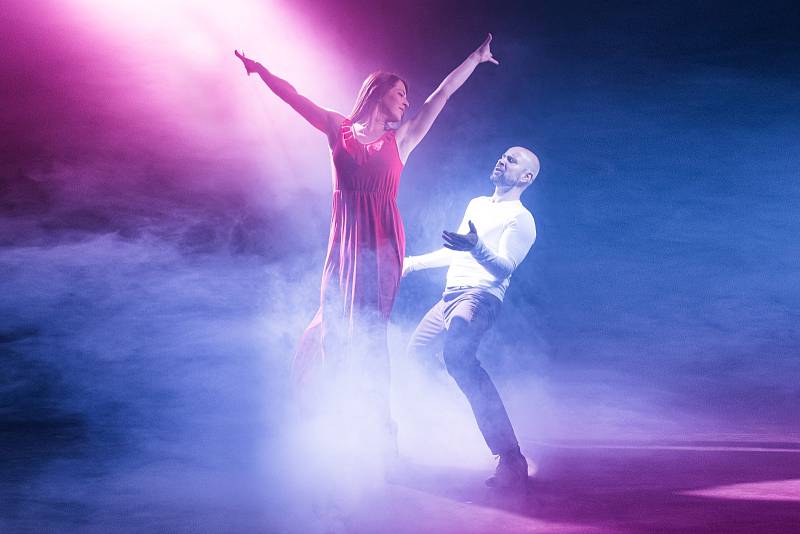Tomáš Dastlík se s tanečnicí Veronikou Jirků chystají na velké finále Roztančeného divadla. To se uskuteční 23.10. v Divadle na Vinohradech. 