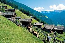 OSOBITÝ RÁZkrajiny najdete ve všech jihotyrolských vesničkách. Lidé jsou zde závislí na turistice a zemědělství.