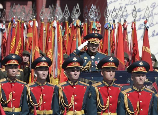 Vojenská přehlídka na Rudém náměstí v Moskvě k 75. výročí vítězství nad nacismem.
