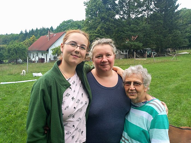 Karolína Nosková, její maminka Eva Zoltánová a její babička Eva Cigánková