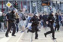 Zásah německé policie při protestech v Chemnitzu.