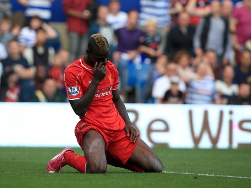 Mario Balotelli z Liverpoolu po nevydařené akci proti QPR.