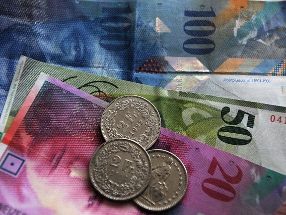 kurz švýcarský frank j