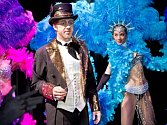 JIŘÍ LANGMAJER v roli konferenciéra kabaretu Moulin Rouge v muzikálu Mata Hari, který uvádí Divadlo Broadway v Praze. 