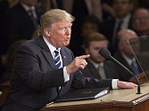 Prezident USA Donald Trump přednesl svůj první projev k oběma komorám Kongresu.