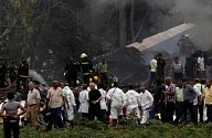 Vyšetřovatelé na místě havárie letadla
