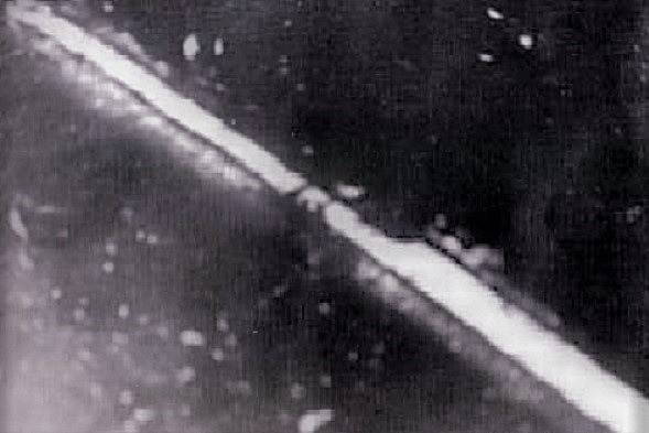 Vrak britského torpédoborce Mohawk, která se bitvy zúčastnila v řadách 14. britské flotily, vyfocený z italského letadla