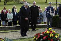 Německý prezident Joachim Gauck a prezident Václav Klaus společně 10. října navštívili Lidice.