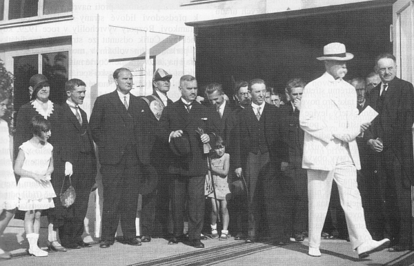 Tomáš Garrigue Masaryk navštívil v červnu 1928 během své cesty po Moravě Výstavu soudobé kultury v Brně (vpravo profesor Karel Absolon)