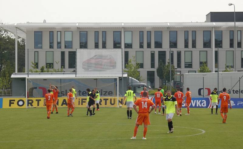 Můj fotbal živě:  Dolní Břežany  -  Zlatníky. Moment z utkání