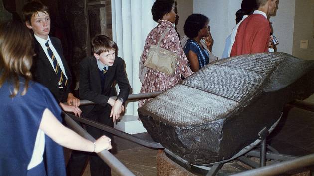 Výstava Rosettské desky v roce 1985