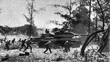 Protiútok kubánských vojáků podporovaný tanky T-34 poblíž pláže Giron během invaze do Zátoky Sviní dne 19. dubna 1961