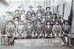 Skupina zaměstnanců společnosti Bromovský, Schulz a Sohr, která měla pronajaty Adamovské železárny (pozdější strojírny) začátkem 20. století, v roce 1905