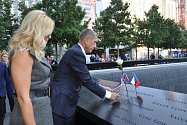Premiér Andrej Babiš a manželkou Monikou navštívili 27. září 2019 v New Yorku památník teroristických útoků z 11. září 2001 Ground Zero