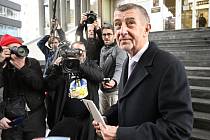 Bývalý premiér a kandidát na prezidenta Andrej Babiš (ANO) odevzdal podpisové archy na ministerstvu vnitra. 4. listopadu 2022, Praha