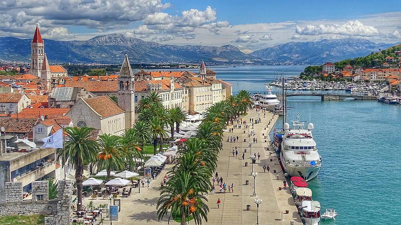 Trogir je dokonalou ukázkou neporušené středověké architektury. Je dokonce oficiálně uznáno UNESCO jako město světového děditství.