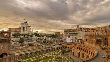 Nespočet památek, krásné uličky a vynikající gastronomie. Toto trio dělá z Říma jednu z top destinací pro rok 2022. Na snímku starověká část Říma - Forum Romanum.