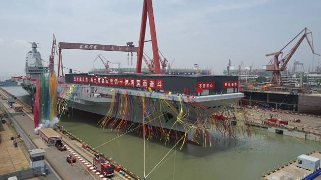 V pořadí třetí čínská letadlová loď Fu-ťien byla slavnostně spuštěna na vodu 17. června 2022.