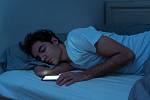 Rizikové je i dívání se do obrazovek těsné před spaním, následkem čehož mohou vznikat různé spánkové poruchy.