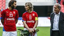 Patrik Berger (vlevo), Pavel Nedvěd (uprostřed) a trenér Dušan Uhrin.