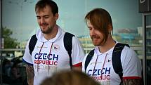 Čeští basketbalisté před odletem do Tokia.