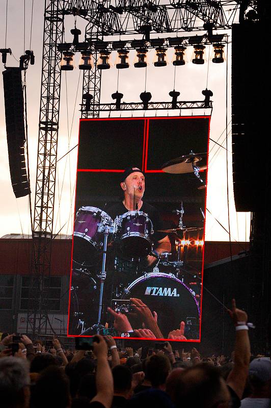 Bubeníkem kapely je její zakladatel Lars Ulrich.