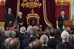 Zasedání Nástupnické rady v londýnském Svatojakubském paláci 10. září 2022. Zleva princ William, královna choť Camilla a král Karel III.