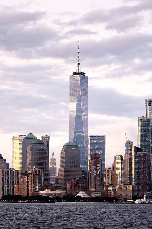 Budova One World Trade Center je novou dominantou Manhattanu místo zničených Dvojčat.