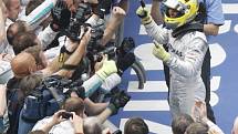 Nico Rosberg oslavuje triumf na Velké ceně Číny.