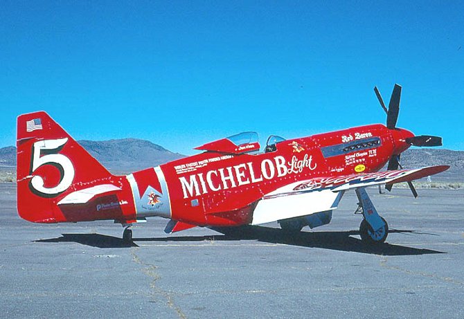 Značně modifikovaný P-51 Mustang "Red Baron" vítěz několika rychlostních závodů okolo pylonů v Renu nebo Mojave. Byl zničen při havárii v roce 1979