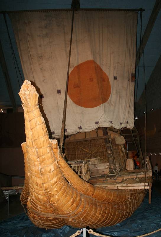 Rákosový vor z expedice Ra II v Kon Tiki muzeu v Oslu