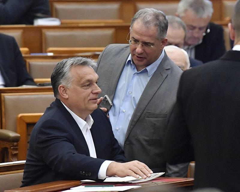 Maďarský parlament schválil mimořádné pravomoce prezidentu Viktoru Orbánovi