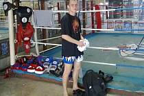 Mistr republiky v thajském boxu Michal Krčmář.
