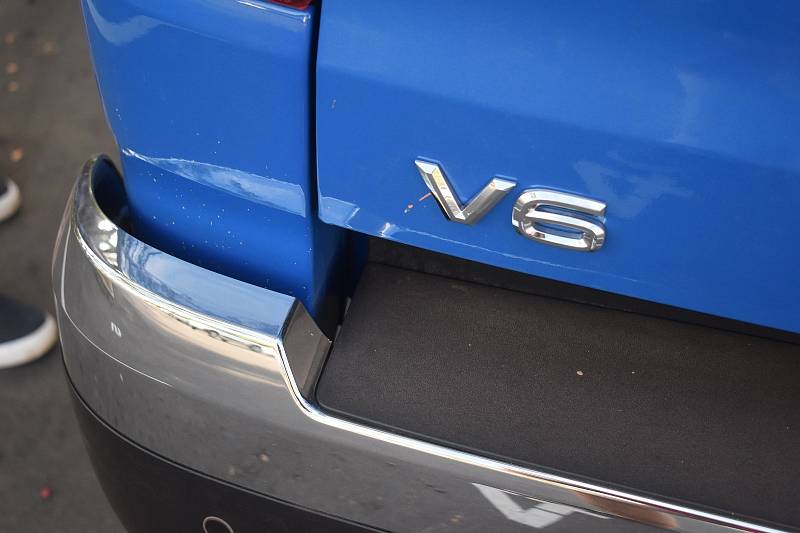 Volkswagen Amarok – s modrými auty se šestiválcovými turbodiesely jsme jezdili na silnicích.