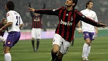 Pato oslavuje gól, který dal v sobotu Fiorentině.