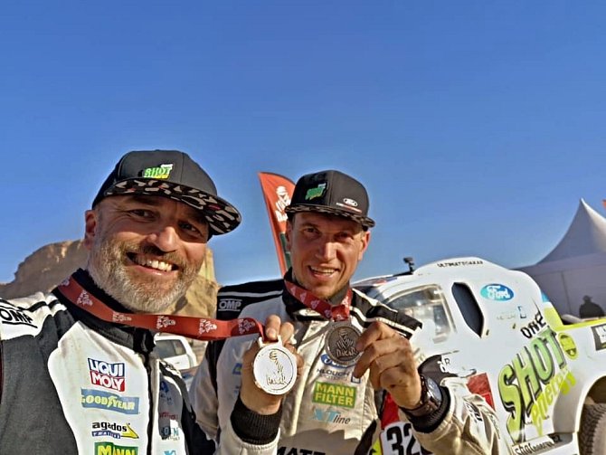Rallye Dakar 2020: Ouředníček s Křípalem mezi největšími srdcaři ročníku v Saudské Arábii
