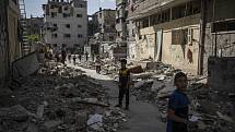 Trosky z domů v Gaze poničených při izraelských leteckých útocích 17. května 2021