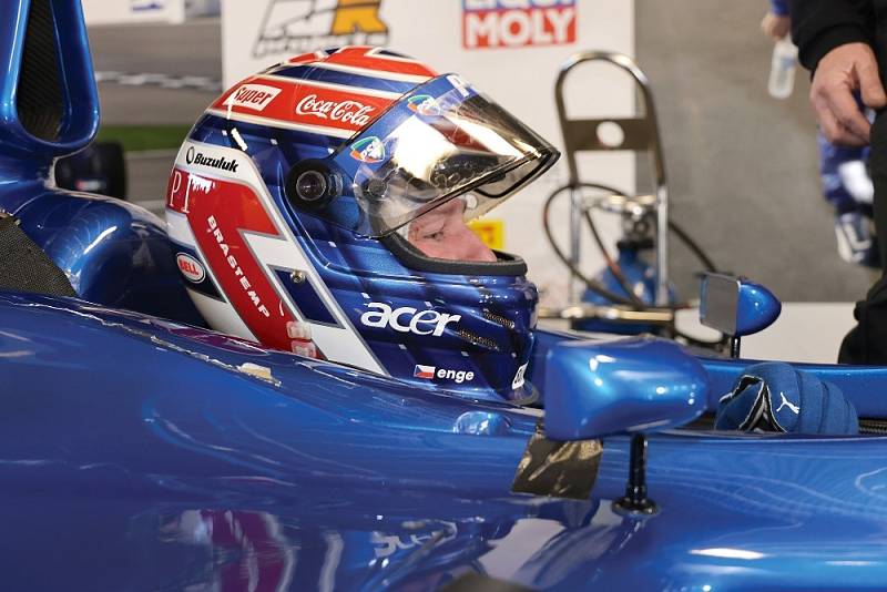 Tomáš Enge se v Mostu představil v monopostu formule 1, ve kterém v roce 2001 závodil v prestižním seriálu.
