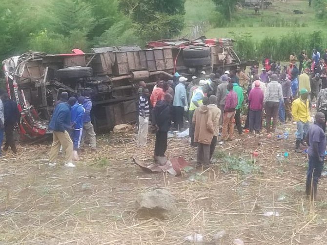 Při nehodě autobusu v Keni zemřelo nejméně 50 lidí