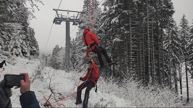 Záchrana z lanovky v Peci pod Sněžkou, 21. 11. 2022