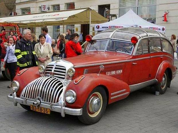 Horch 853 Sport Cabriolet brněnských hasičů.