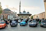 Společným příjezdem na náměstí k mešitě Hagia Sophia v Istanbulu jízda 23 českých veteránů vyvrcholila.